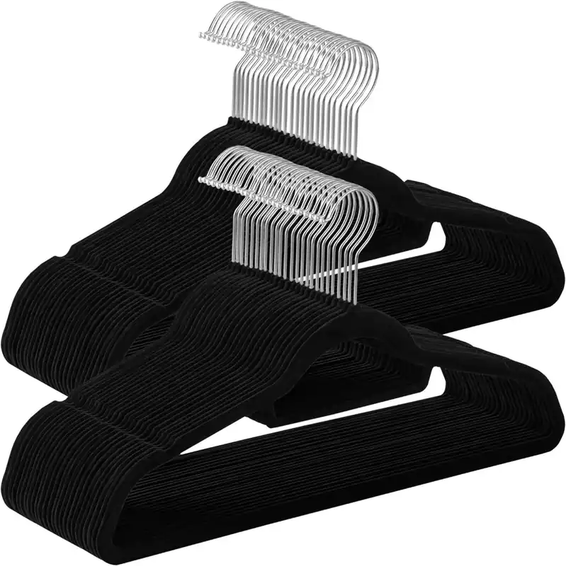 Oblíbený SONGMICS Sametová ramínka černá 50ks, otočný háček stříbrná 43x22x0,6cm