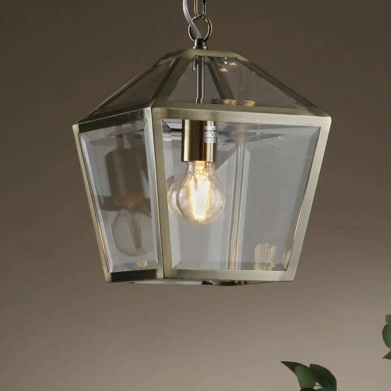 Dokud Zásoby Vydrží Där Lighting CHU0175 - Lustr na řetězu CHURCHILL 1xE27/60W/230V mosaz